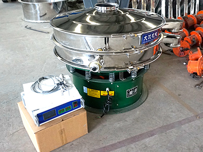 Ultrasonic vibrating screen