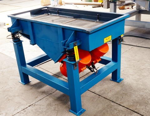 Vibrating screen for coal gangue screening